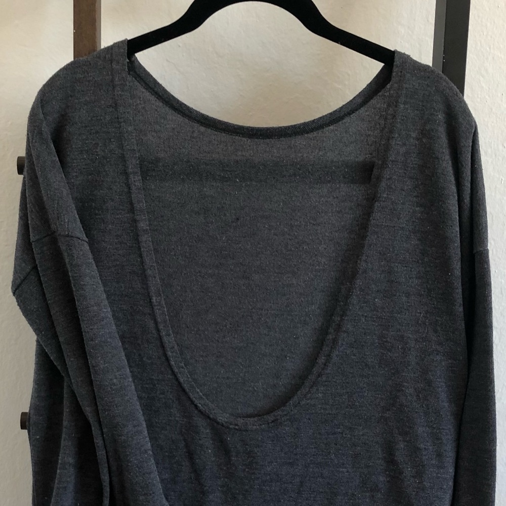 Low backed long sleeve tee